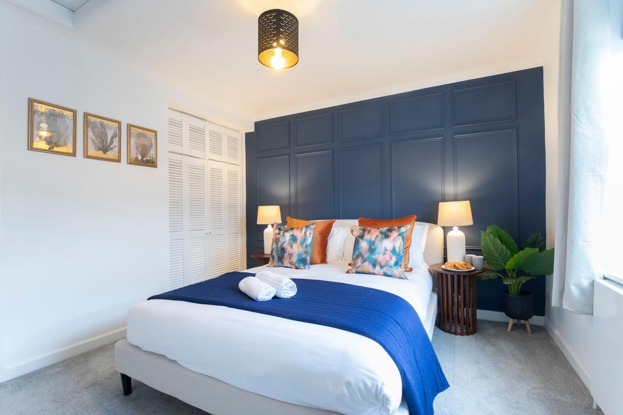 Beautiful Victoria Retreat Villa เชลเทนแฮม ภายนอก รูปภาพ